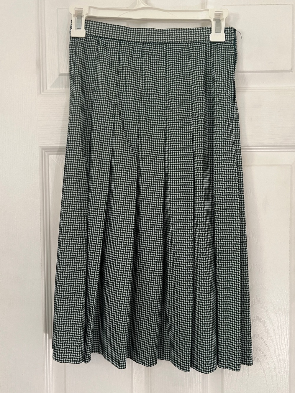 NL Pleated Houndstooth knee length skirt